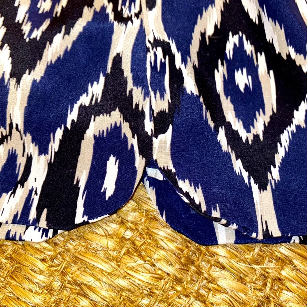 SOLD Amour Vert 100% Silk Aztec Print Elastic Waist Short - Picture 4 of 7